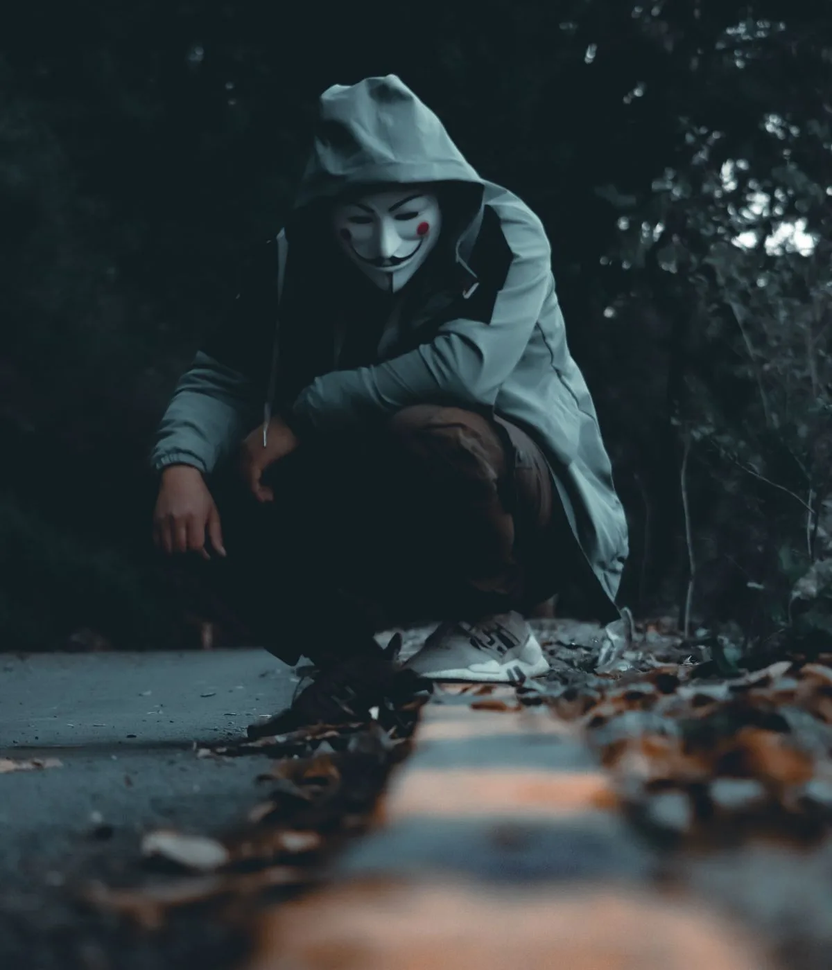 what is a psychopath? scary man with mask